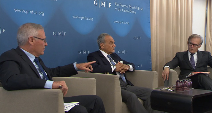 Jadlin (l.) und Al-Saud (M.) diskutieren über die Arabische Friedensinitiative. Das Panel moderierte der "Washington Post"-Redakteur David Ignatius (r.).