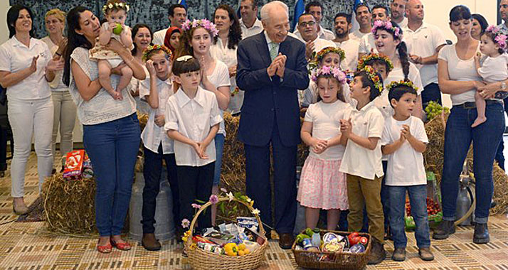 Der scheidende Staatspräsident Peres lobte die landwirtschaftliche Arbeit in Israel.