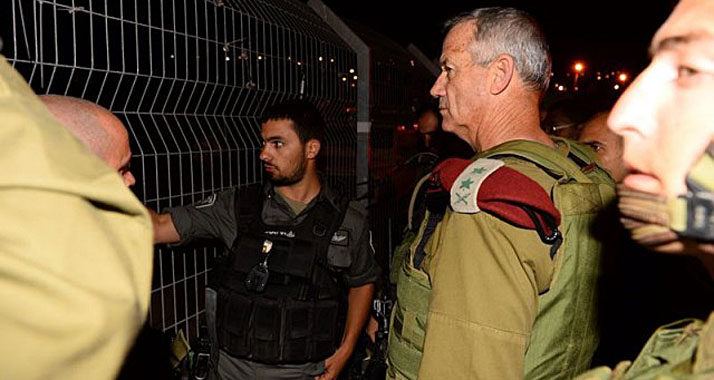 Generalstabschef Gantz macht sich nach der Schießerei ein Bild von der Lage an der Tapuah-Kreuzung.