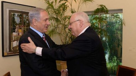 Bittersüße Gratulation: Netanjahu und Rivlin geloben, verantwortlich zusammenzuarbeiten.