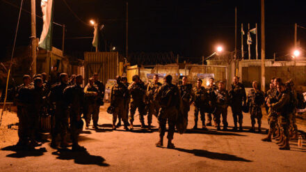 Für die Suche nach den entführten Jugendlichen setzt die Armee zahlreiche Soldaten ein.