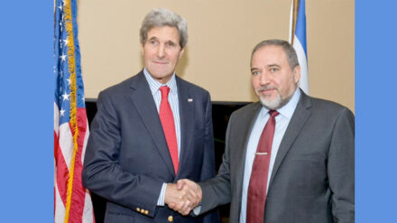 Lieberman hat Kerry nahegelegt, die Bemühungen um ein israelisch-palästinensisches Abkommen aufzugeben. (Archivbild)