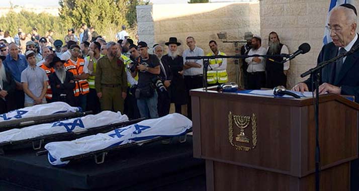 Ein Volk in Trauer: Staatspräsident Peres spricht den Eltern Trost zu.