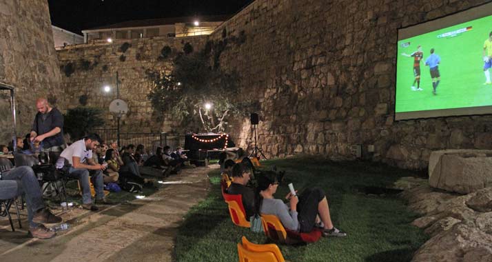 WM-Schauen unter den Mauern der Jerusalemer Altstadt