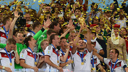 Den Teamgeist zeigte die deutsche Nationalmannschaft auch bei der Siegerehrung.