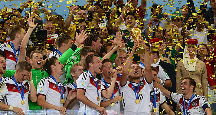Den Teamgeist zeigte die deutsche Nationalmannschaft auch bei der Siegerehrung.