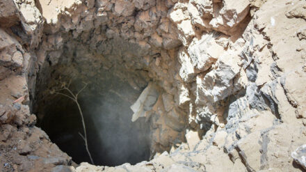 Der Eingang zu einem Tunnel. Der Gang wurde laut der Armee während der Bodenoffensive am 18. Juli neben einer Moschee im Gazastreifen entdeckt.