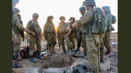 Die Zerstörung der Hamas-Schmuggeltunnel sei entscheidend für die Sicherheit der Bürger in Südisrael, sagte Militärchef Benny Gantz seinen Truppen.