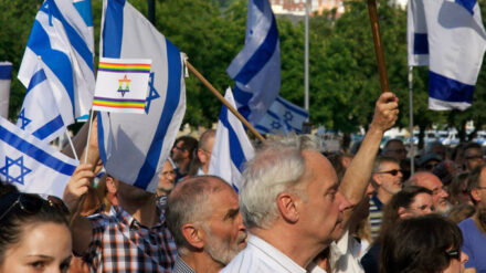 Israelfreundliche Demonstranten trafen sich am Freitag auf dem Stuttgarter Schlossplatz.