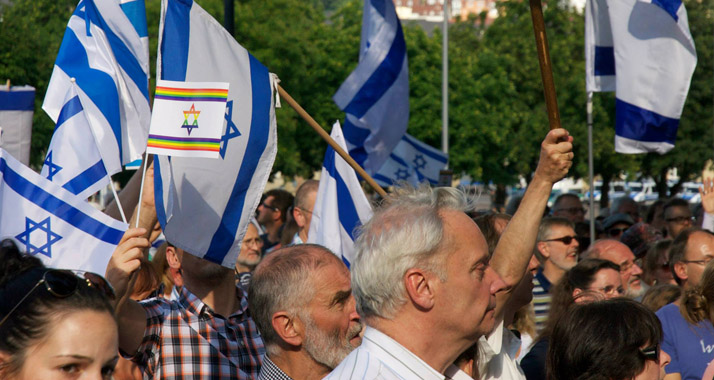 Israelfreundliche Demonstranten trafen sich am Freitag auf dem Stuttgarter Schlossplatz.