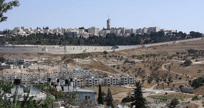 Auf dem Skopusberg hat ein mutmaßlicher Attentäter mehrere Schüsse auf einen Soldaten abgegeben.