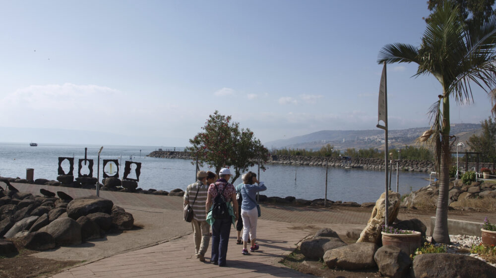 Touristen am See Genezareth: Aufgrund der Militäroperation "Starker Fels" kamen weniger Besucher ins Heilige Land.