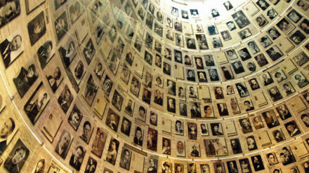 Die "Halle der Namen" in Yad Vashem: Die Jerusalemer Gedenkstätte beantwortet häufig gestellte Fragen zur Operation "Starker Fels".