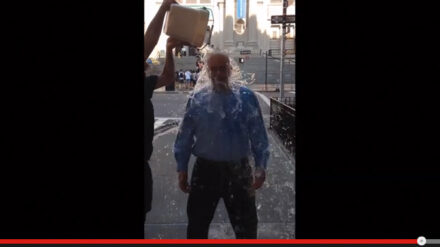 Ron Prosor wurde vom Sprecher der israelischen Armee, Peter Lerner, für die "Cold Water Challenge" nominiert.