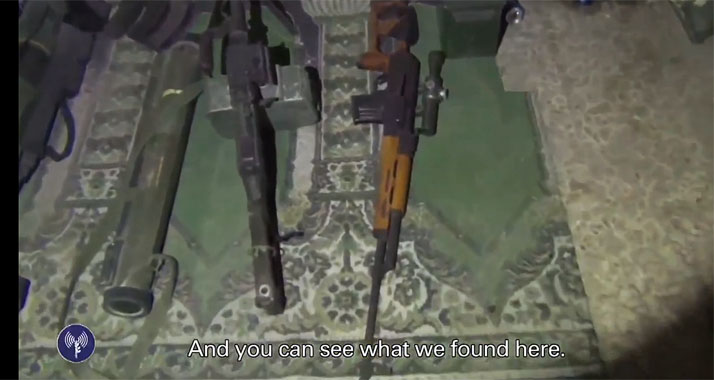 Die Armee dokumentiert: Ein Waffenversteck in einer Moschee