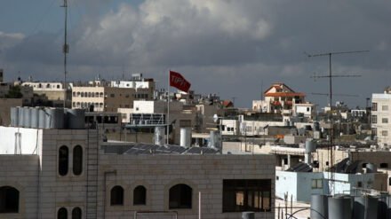 In Hebron wurden die beiden mutmaßlichen Mörder unter großer Anteilnahme zu Grabe getragen.