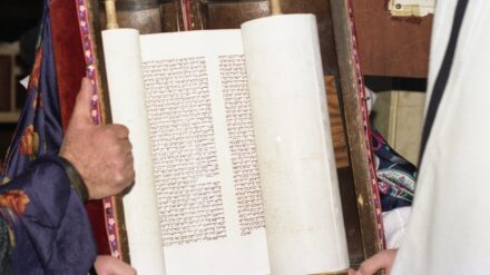 Gläubige Juden müssen immer wieder neu in Beziehung mit Gottes Wort treten.