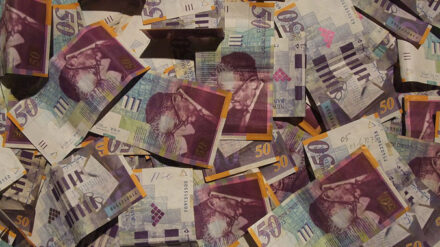 Israel will sein Haushaltsdefizit senken - dafür sollen staatliche Unternehmen verkauft oder teilprivatisiert werden.