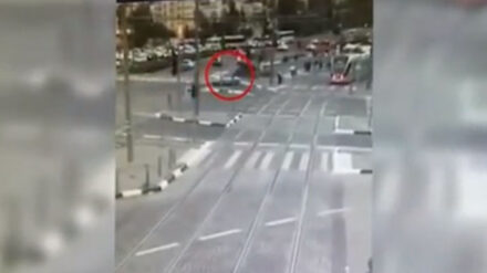 Eine Überwachungskamera hat die Tat am Mittwochabend aufgezeichnet.