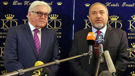 Steinmeier (l.) bei seinem Treffen mit Israels Außenminister Lieberman