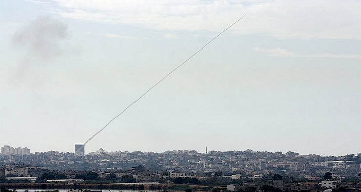 Israel fürchtet, dass die Palästinenser im Gazastreifen an einer Verbesserung ihrer Raketen arbeiten. (Im Bild: Beschuss aus Gaza)