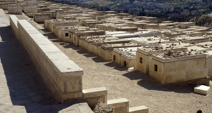Auf dem Jerusalemer Ölberg befindet sich der größte jüdische Friedhof der Welt.