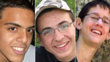 Anfang Juni wurden Ejal Jifrach (19), Gil-Ad Scha'ar (16) und Naftali Frankel (16) (v.l.) ermordet. Der Drahtzieher hinter der Entführung wurde nun zu dreimal lebenslänglich verurteilt.