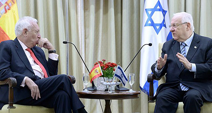 García-Margallo (l.) und Rivlin tauschten sich auch über spanischen Fußball aus.