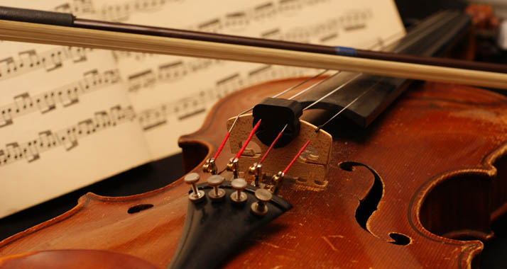 Prominente Musiker der Berliner Philharmonie werden am 27. Januar die „Violinen der Hoffnung“ spielen. (Symbolbild)