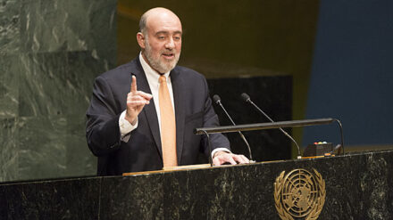 Illustriert seine Vorwürfe an die Palästinenser durch Karikaturen: Ron Prosor (Archivbild)