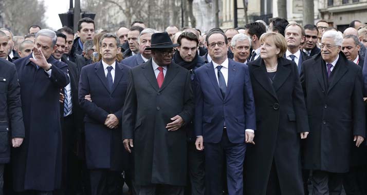 Internationale Politiker zeigen sich nach den Attentaten gemeinsam in Paris. Einige Palästinenser bringen Israels Premier Netanjahu (l.) mit den Anschlägen in Verbindung.