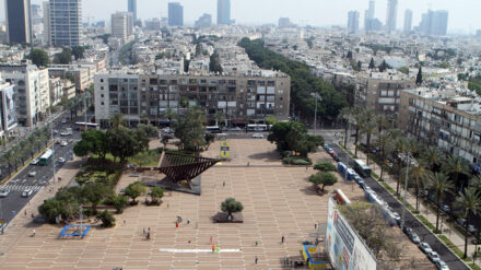 Der Rabin-Platz in Tel Aviv: Am Samstagabend hatten sich hier Zehntausende Netanjahu-Gegner eingefunden.