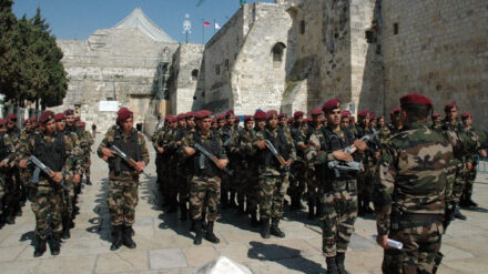 Palästinensische Sicherheitskräfte haben im Westjordanland zum Unmut der Hamas Dutzende Terror-Verdächtige festgenommen.