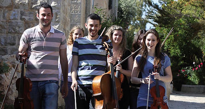 Vereint durch Musik: Israelis und Deutsche spielen gemeinsam in einem Orchester.