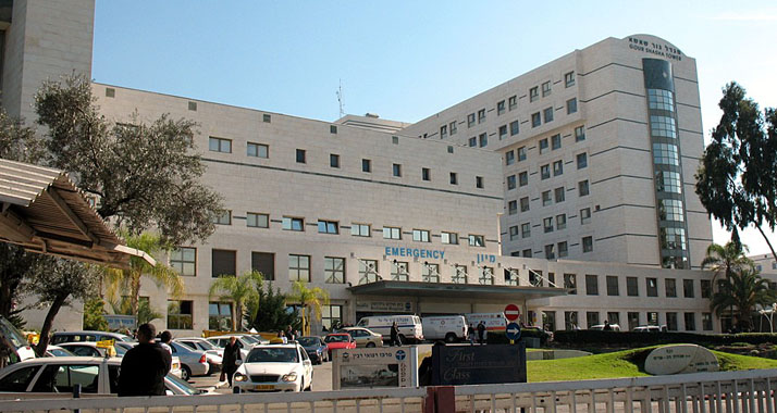 Im Beilinson-Krankenhaus in Petach Tikva ist der 18-Jährige infolge seiner Verletzungen gestorben.