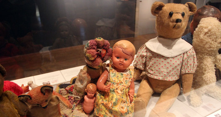 Den Teddybären fand die neunjährige Claudine, die aus Paris geflüchtet war, nach dem Krieg wieder.