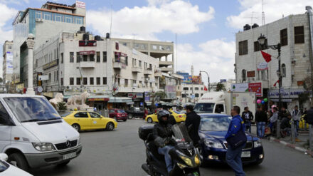 Palästinensische Fahrzeuge haben weiße Nummernschilder – bald werden sie auch in Israel zu sehen sein.