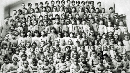 Armenische Waisenkinder im türkischen Merzifon, 1918