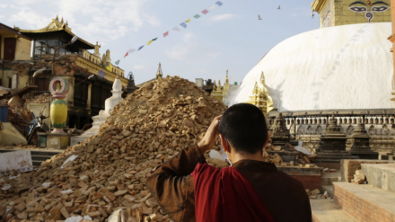 Bei dem Erdbeben im Himalaya sind mehr als 3.700 Menschen ums Leben gekommen und es gibt mehr als 6.500 Verletzte.