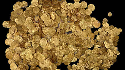 Die Taucher wurden für den Fund der Goldmünzen geehrt,  von denen viele unter dem für Drusen bedeutsamen Herrscher Al-Hakim geprägt wurden.