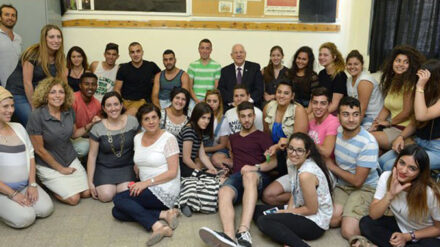 Staatspräsident Rivlin hat mit Schülern über das Miteinander von Juden und Arabern gesprochen.