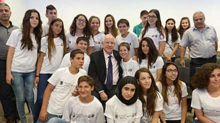 Traf Teilnehmer eines Schulprojektes aus drei Sektoren: Reuven Rivlin