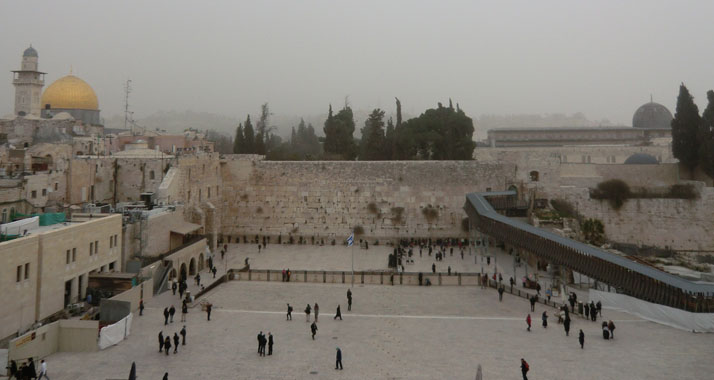 Der Felsendom (l.) und die Al-Aksa-Moschee befinden sich oberhalb der Klagemauer.