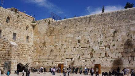 Seit der Eroberung der Jerusalemer Altstadt von Jordanien im Juni 1967 dürfen Juden wieder an der Klagemauer beten.