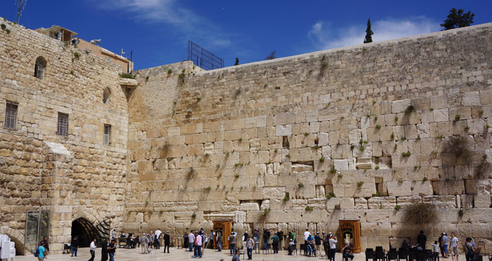 Seit der Eroberung der Jerusalemer Altstadt von Jordanien im Juni 1967 dürfen Juden wieder an der Klagemauer beten.