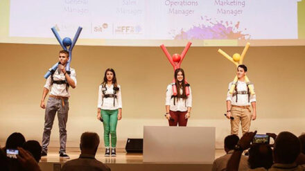 Die vier jungen Israelis präsentierten ihren Sicherheitsgurt „Sit Up".