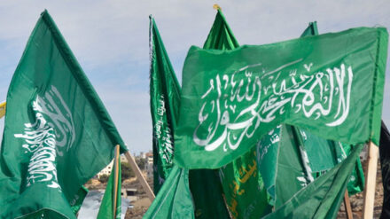 Die Hamas schult neuerdings auch Mädchen in militärischen Angelegenheiten.