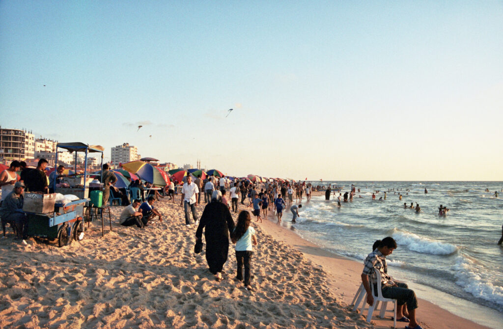 Die Hamas soll einen Maisverkäufer am Strand von Gaza so bedroht haben, dass dieser einen Selbstmordversuch unternahm.