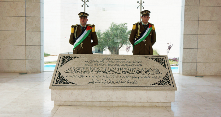 Im Jahr 2012 wurde Arafats Grab in Ramallah für die Entnahme von Gewebeproben geöffnet.