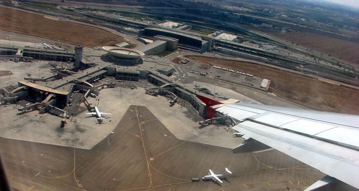 Der Ben-Gurion-Flughafen bei Tel Aviv: Die ersten Arbeiten an dem Komplex begannen bereits zur Zeit des britischen Mandats Ende der 1930er Jahre.